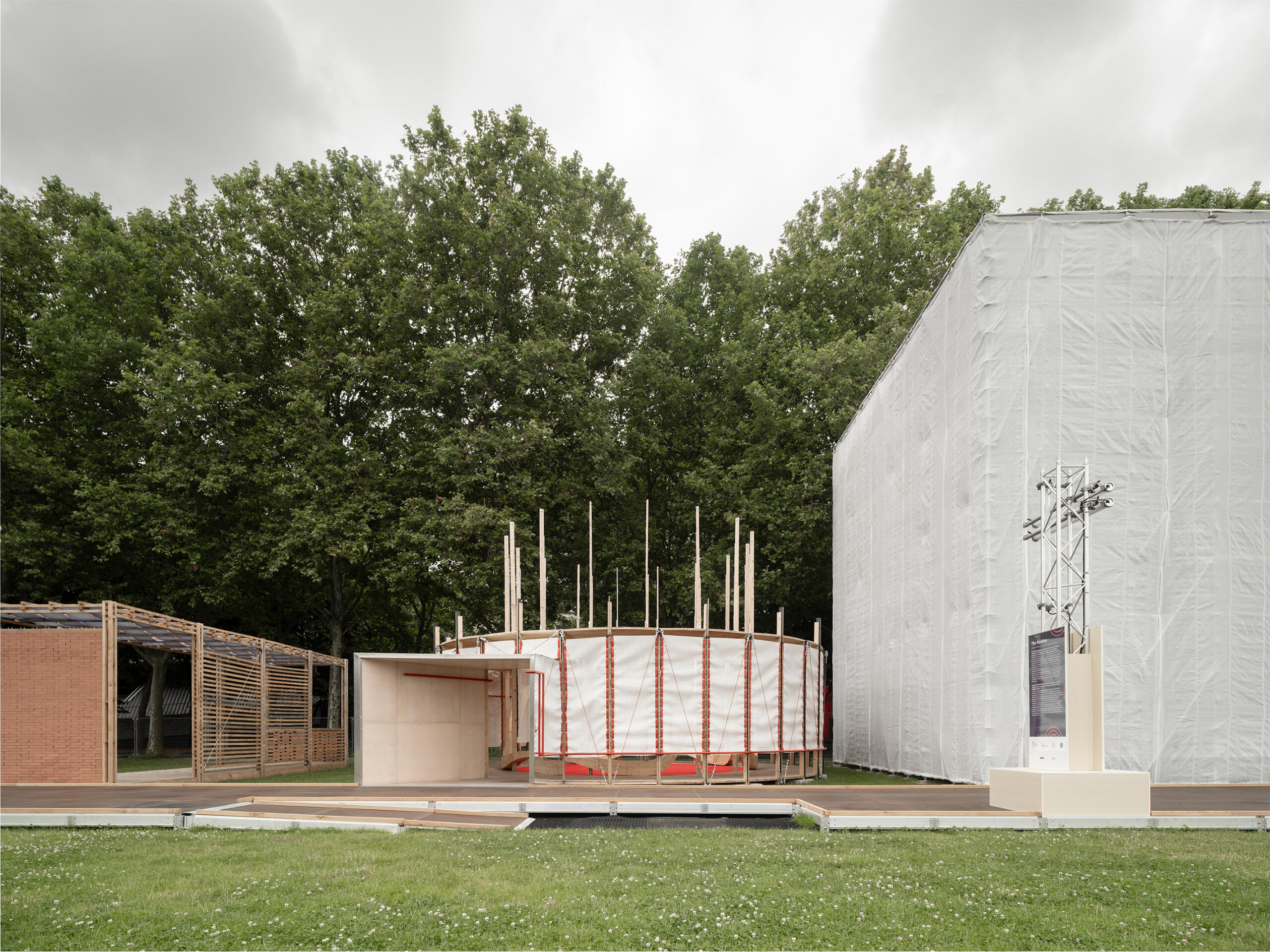 Pavillon LA ROUTINE - Archi-Folies 2024 Pavillon LA ROUTINE - Archi-Folies 2024